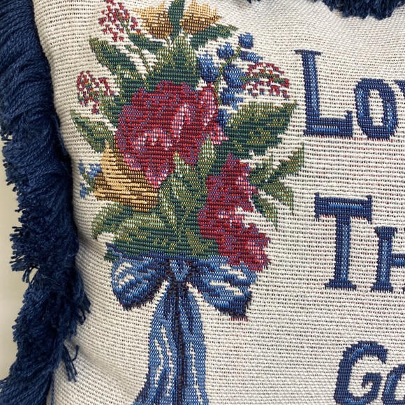 Tapestry / Needlepoint “Love Makes The World Go Round” Accent Pillow 10x13” New - Picture 4 of 8